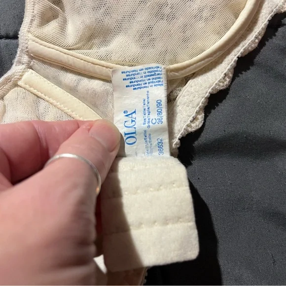 EUC. Olga Cream Floral Lace Convertible Bra - Picture 7 of 7